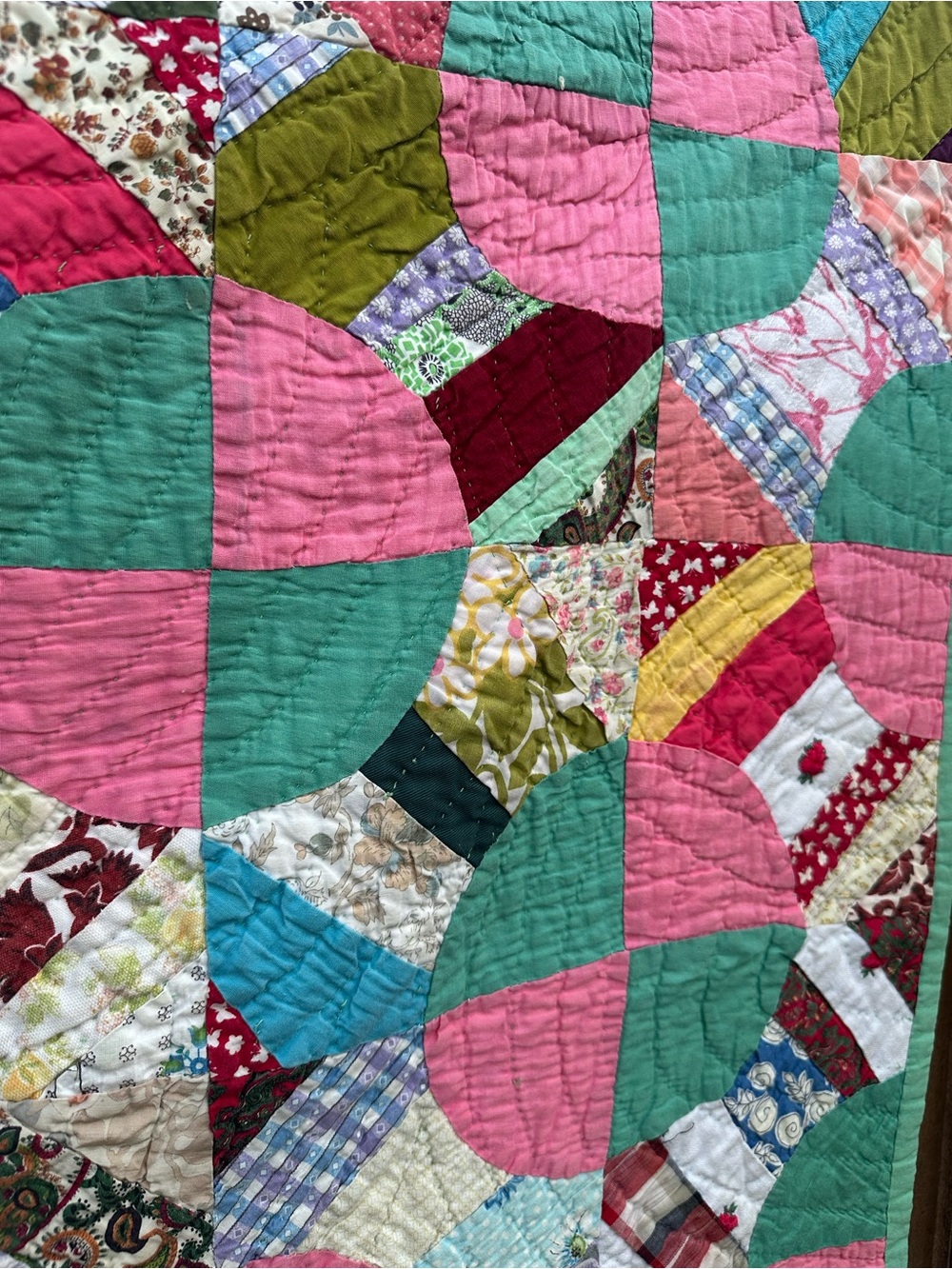 Handmade vintage Patchwork Quilt in Pink, Green, and Multicolor - Picture 3 of 7